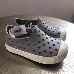 BNWT Old navy water shoes size 6